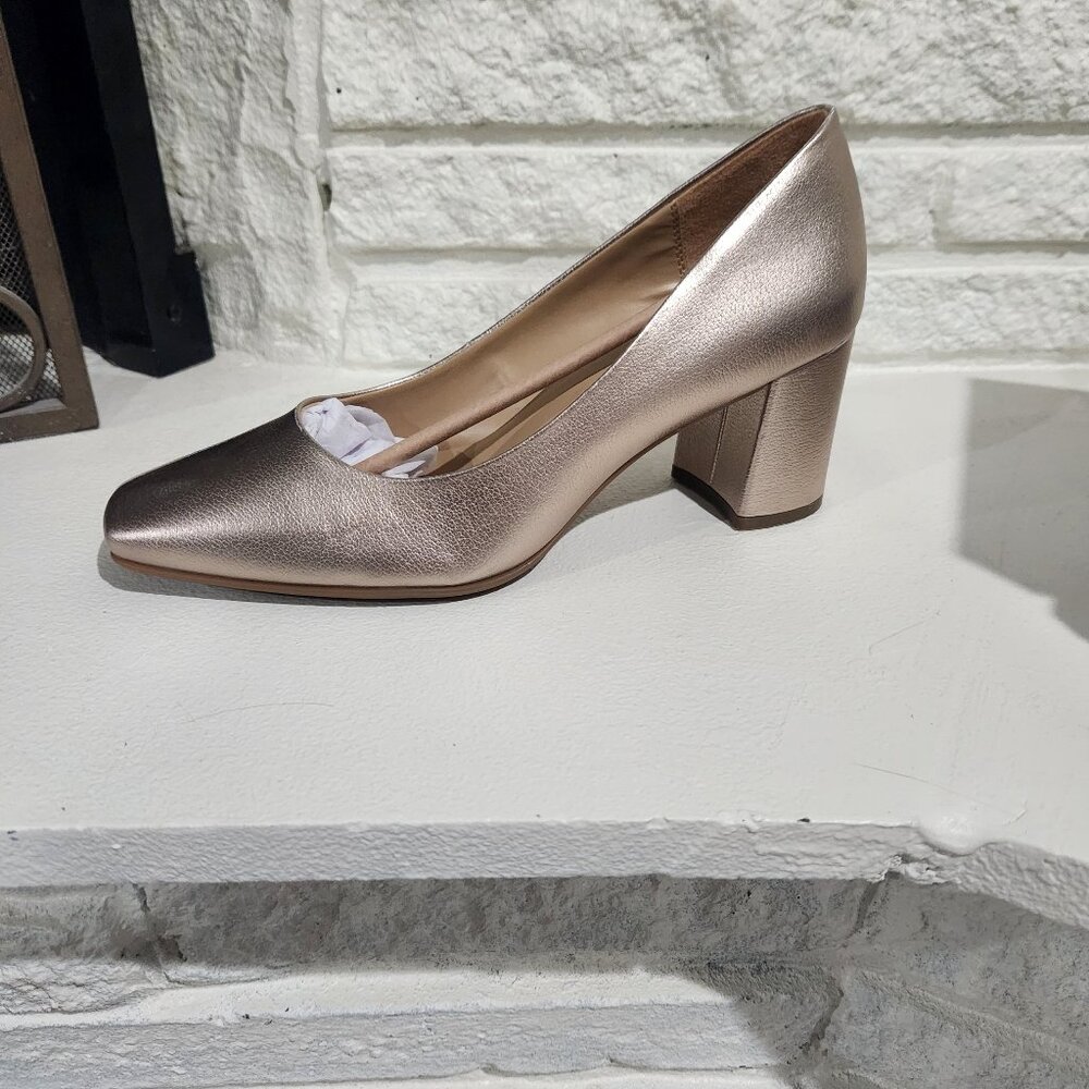 NATURALIZER Gold Block Heel Pumps. Size 10W. (NWOT)